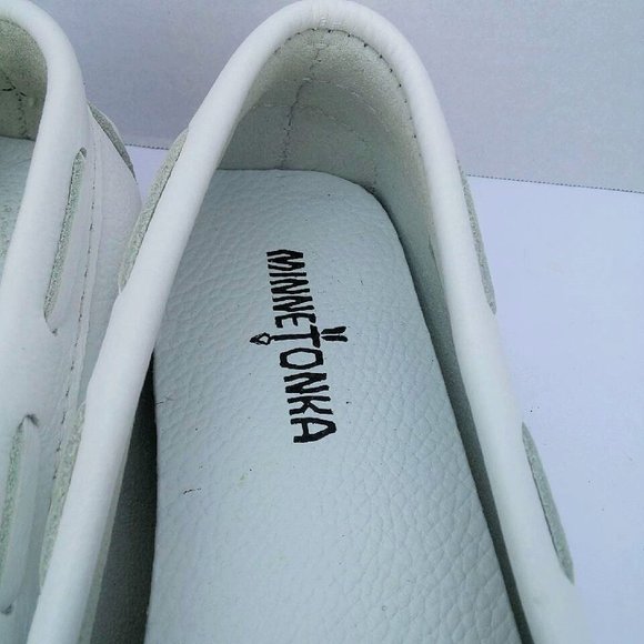 Size 9.5 Minnetonka moccasin, leather - Picture 5 of 7